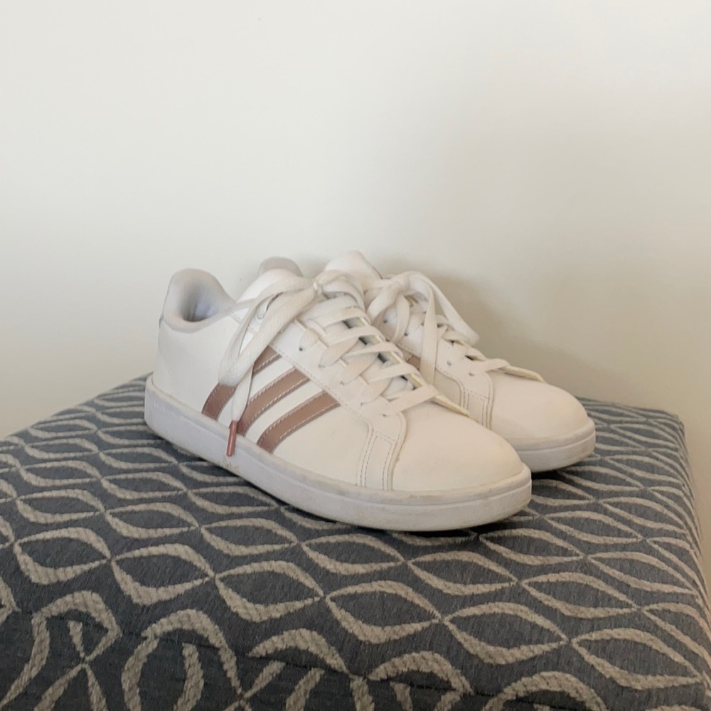 Adidas ortholite float. Cute pink metallic stripes